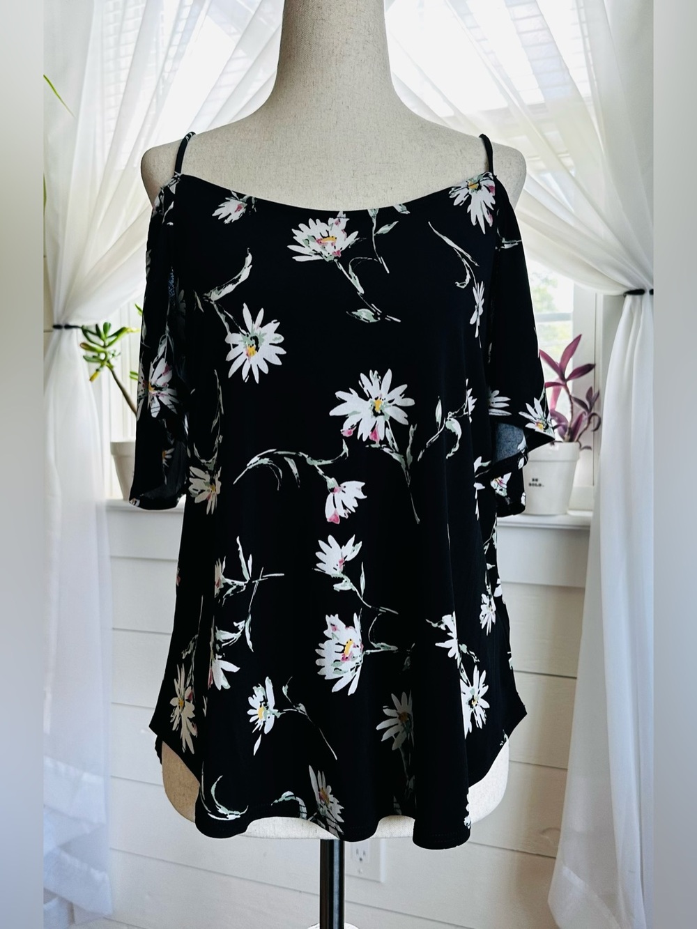 Kaileigh Valette Back Detail Cold Shoulder Floral Knit Top. 
Size S